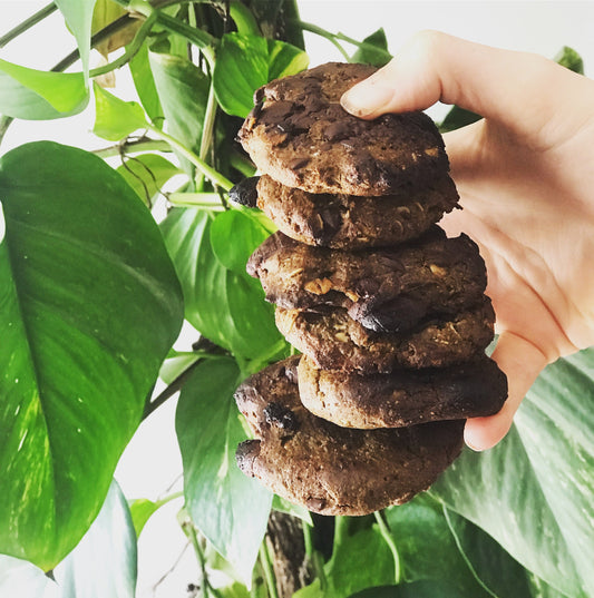 BEST EVER HORMONE-LOVIN' CHOC CHUNK COOKIES! Vegan, Gluten-free, Refined sugar-free + breastfeed